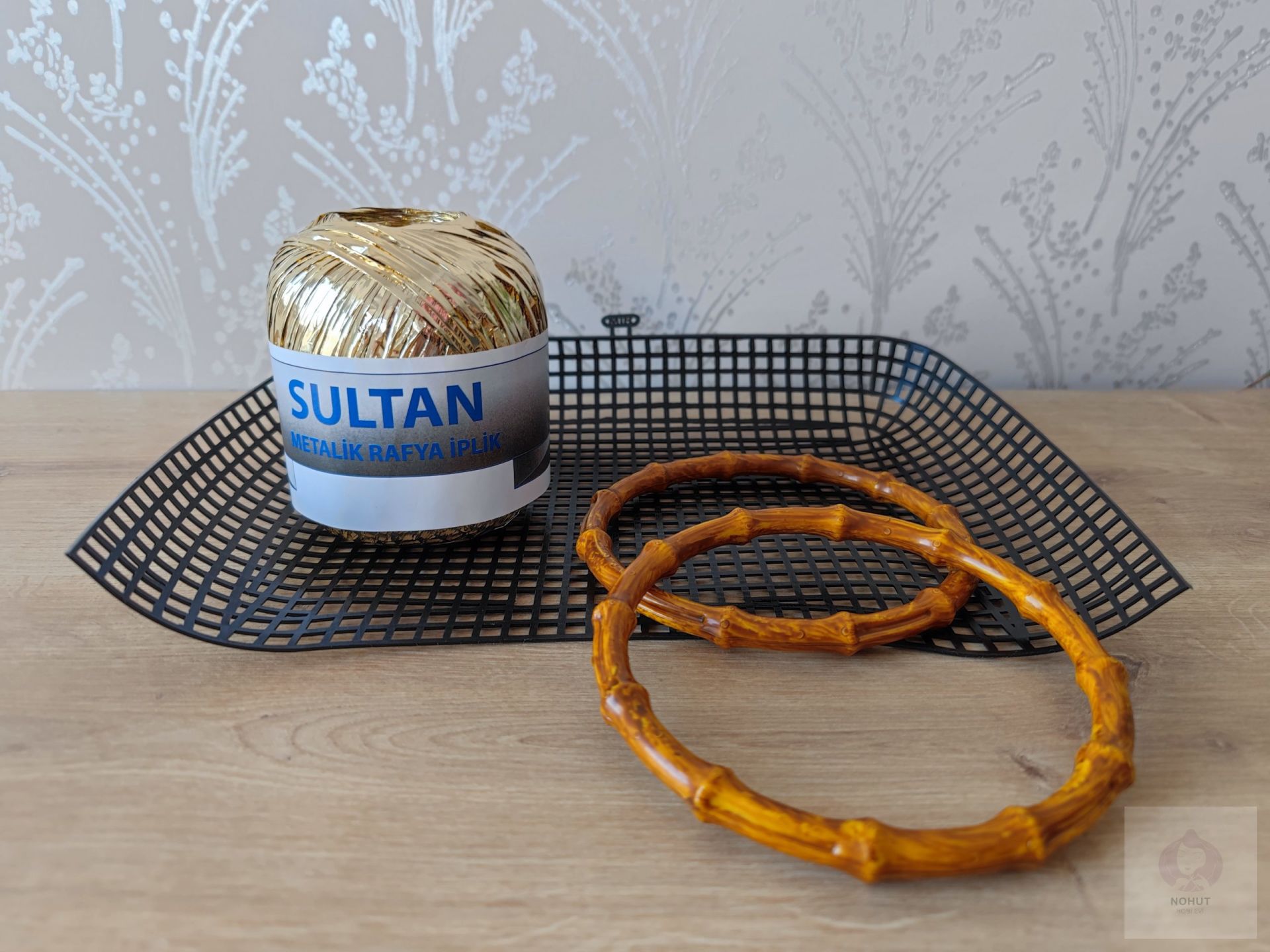 Sultan Metalik Raffia Mat Gold 102