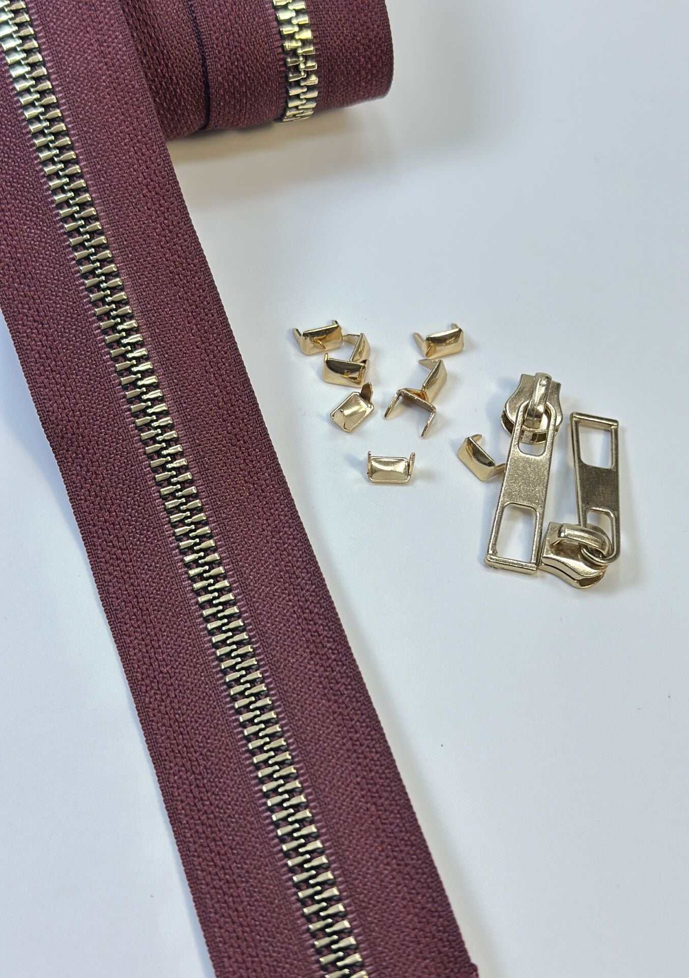 Çanta Fermuar T-6 Kemik Bordo-Altın 1mt (2 Adet Fermuar Ucu ve 4 Adet Metal Stop Hediye)