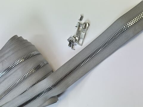 Çanta Fermuar T-6 Kemik Gri-Gümüş 1mt (2 Adet Fermuar Ucu ve 4 Adet Metal Stop Hediye)